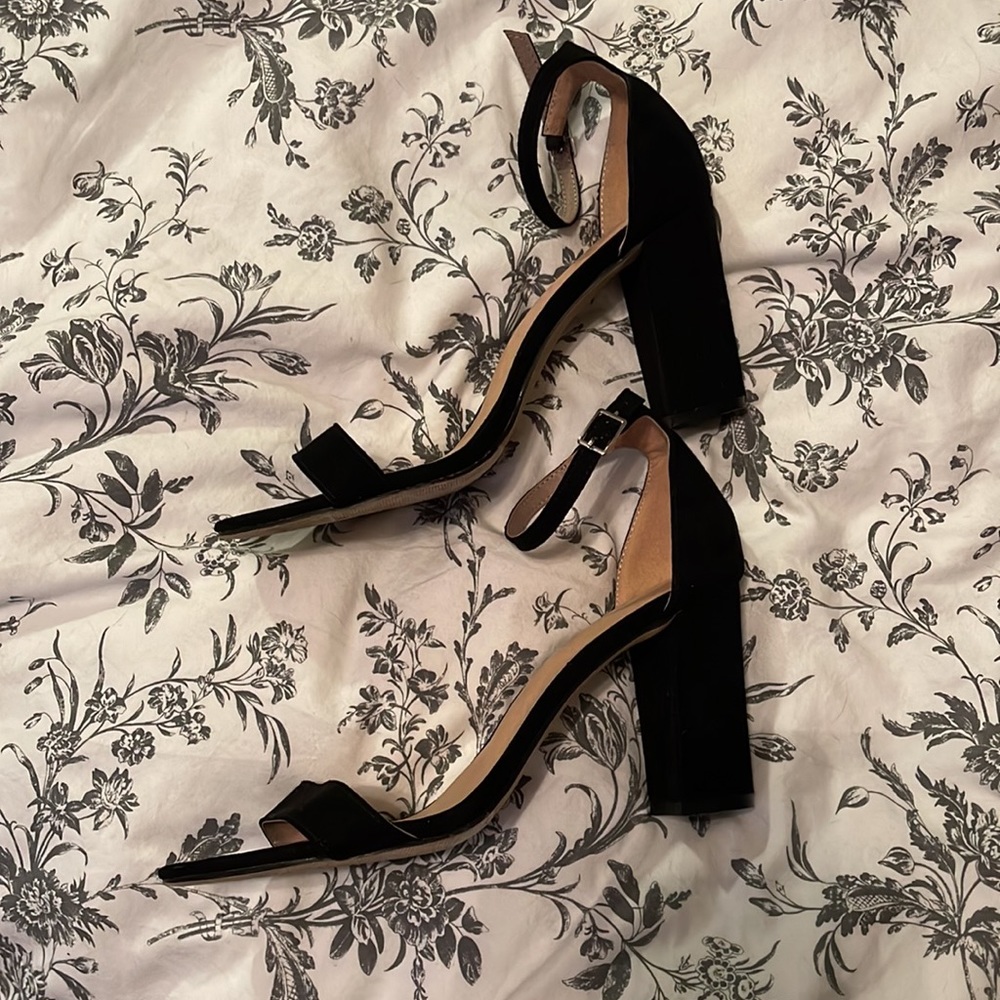 Heels - Picture 2 of 3